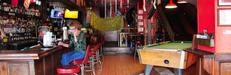 Lucky's Bar and Grill