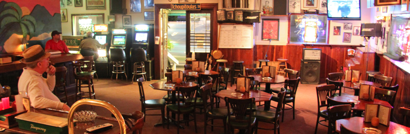 Dos Jefes Uptown Cigar Bar