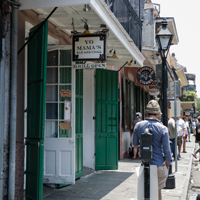 Yo-Mama's Bar and Grill